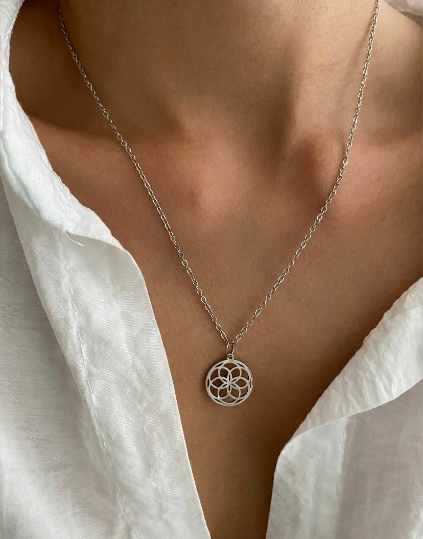 Lotus Çiçeği Uçlu Çelik Kolye