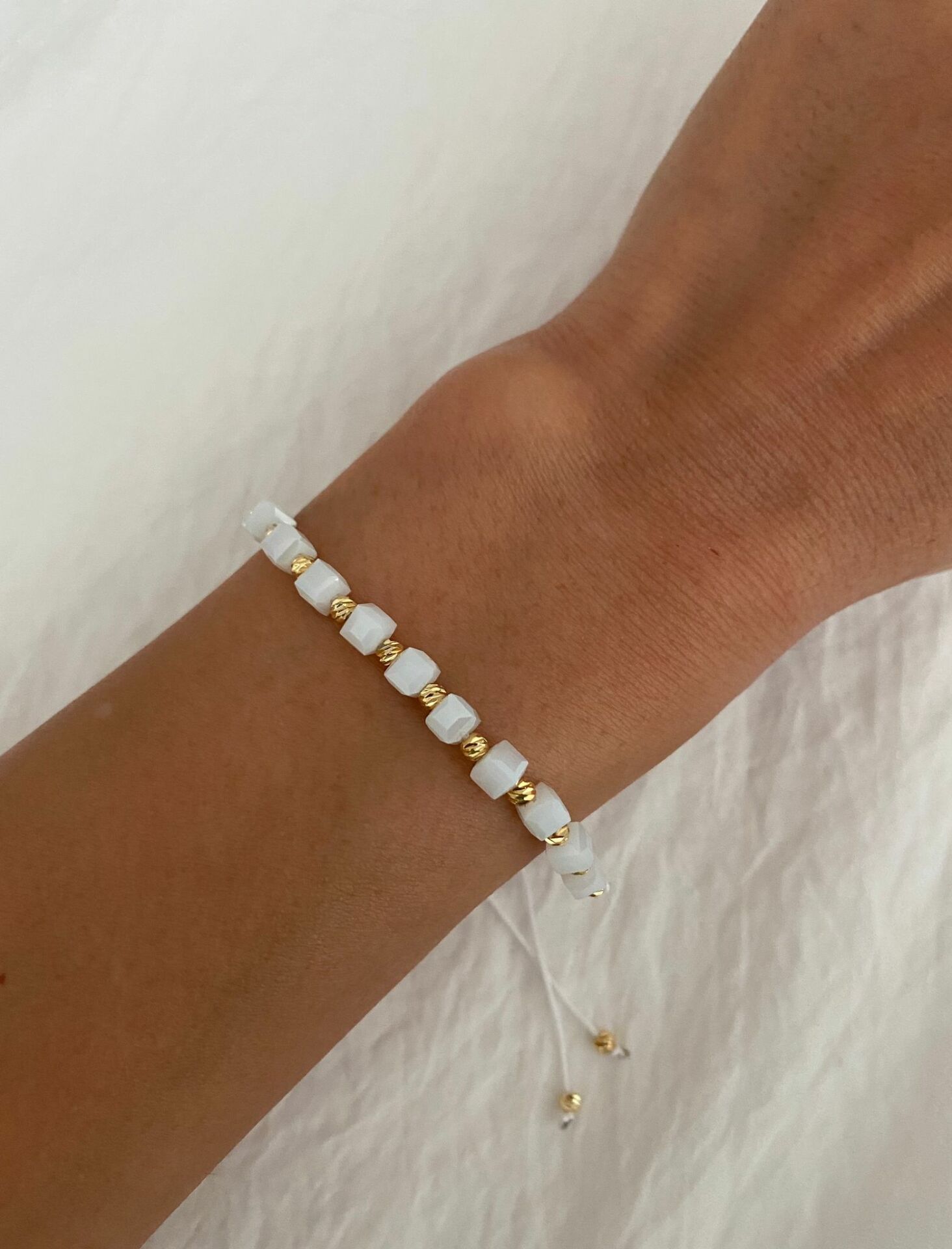 Lovely White Cam Boncuk Makrome Bileklik